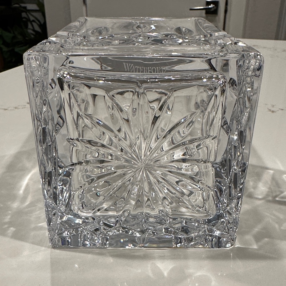 Elegant Waterford Crystal Decanter with Solid Cube Stopper - Picture 10 of 14